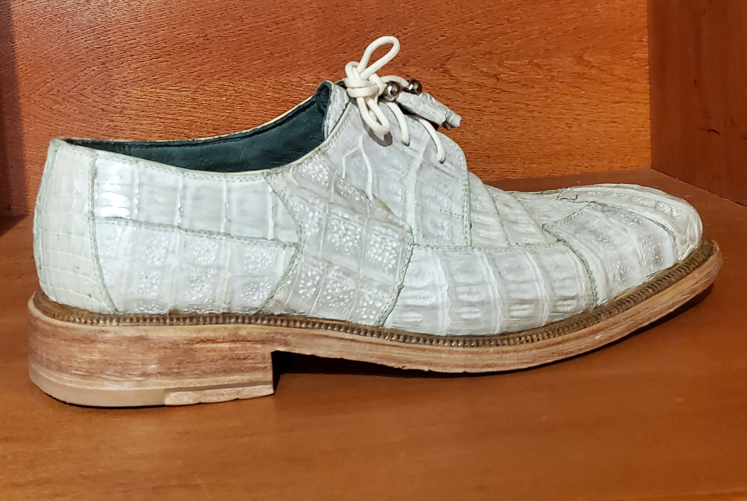 Light Gray Crocodile 007 Dress Shoe US Men's 10.5 image 0