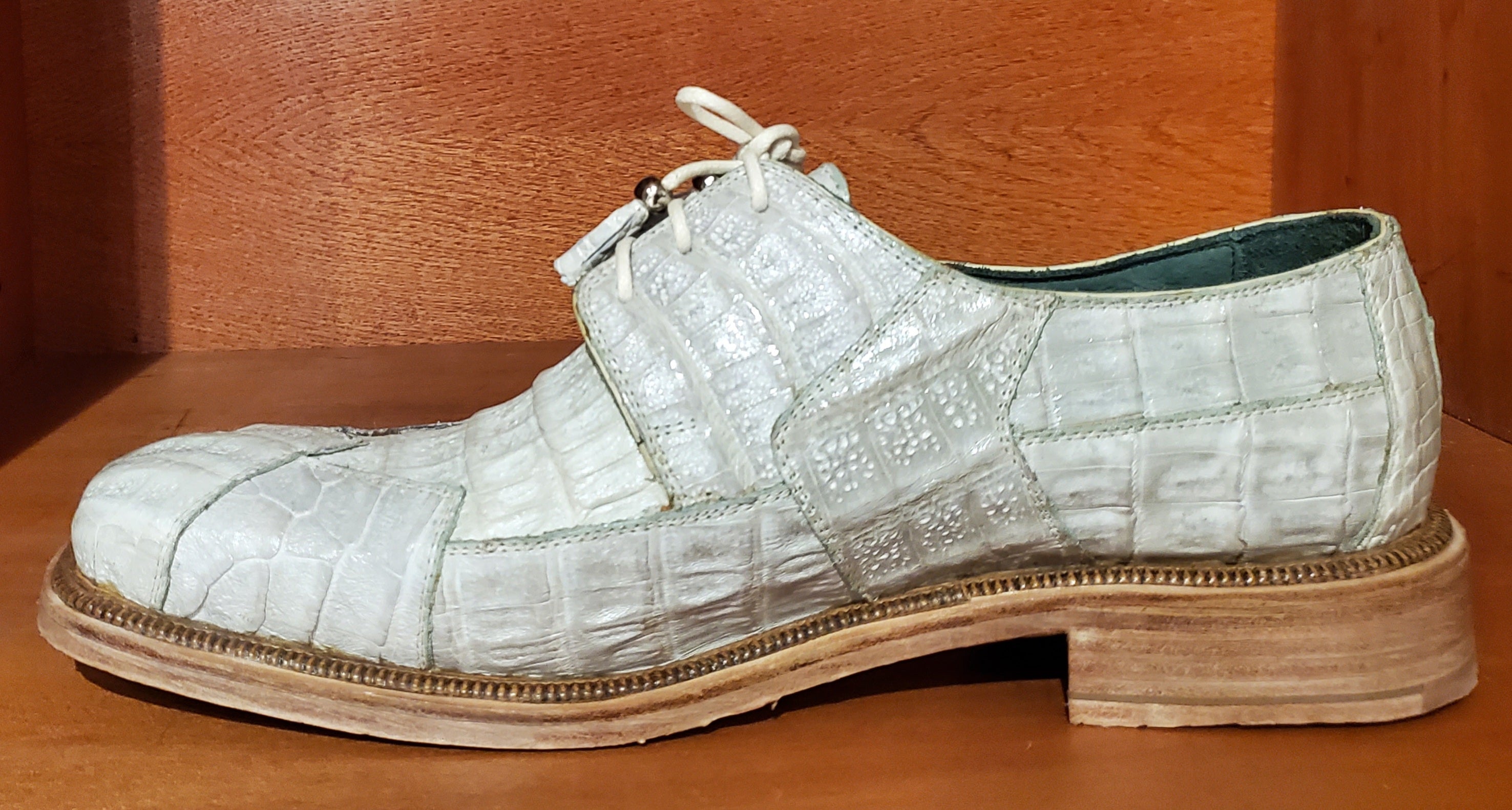 Light Gray Crocodile 007 Dress Shoe US Men's 10.5 image 1