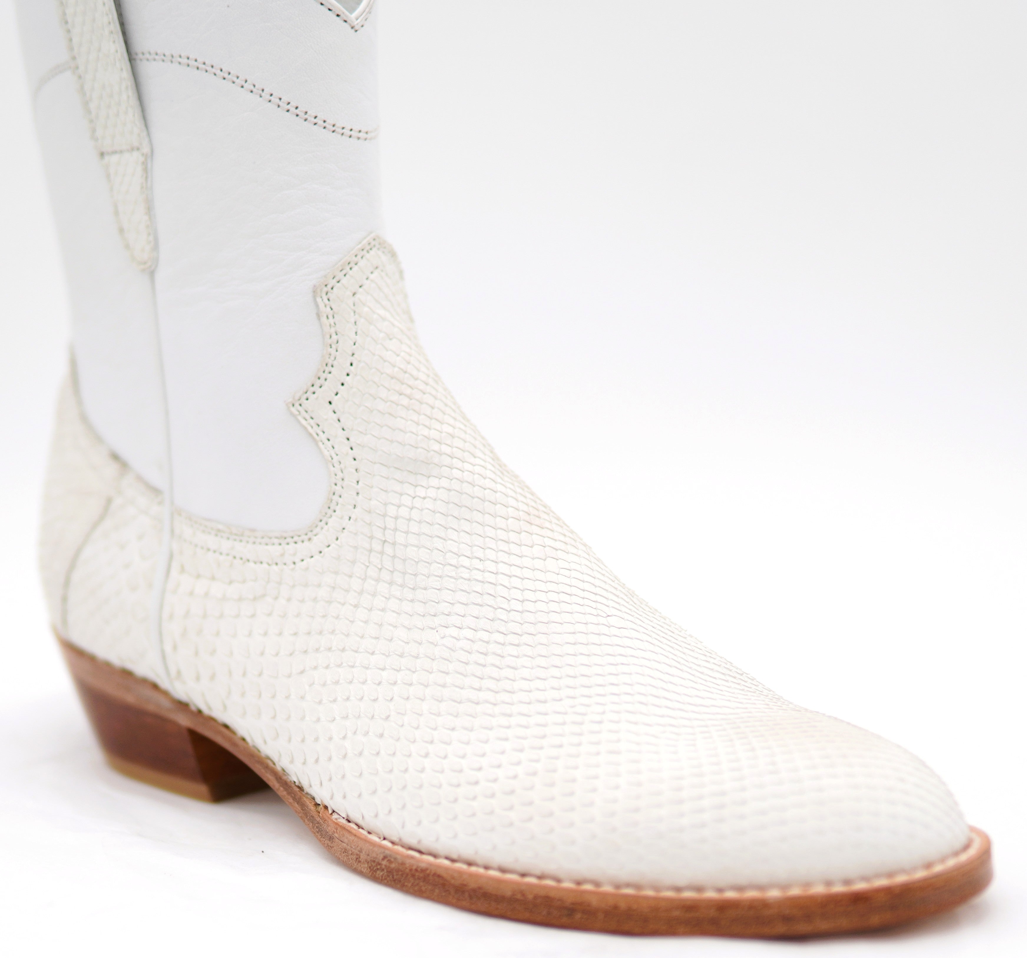 Winter White Snake Botin