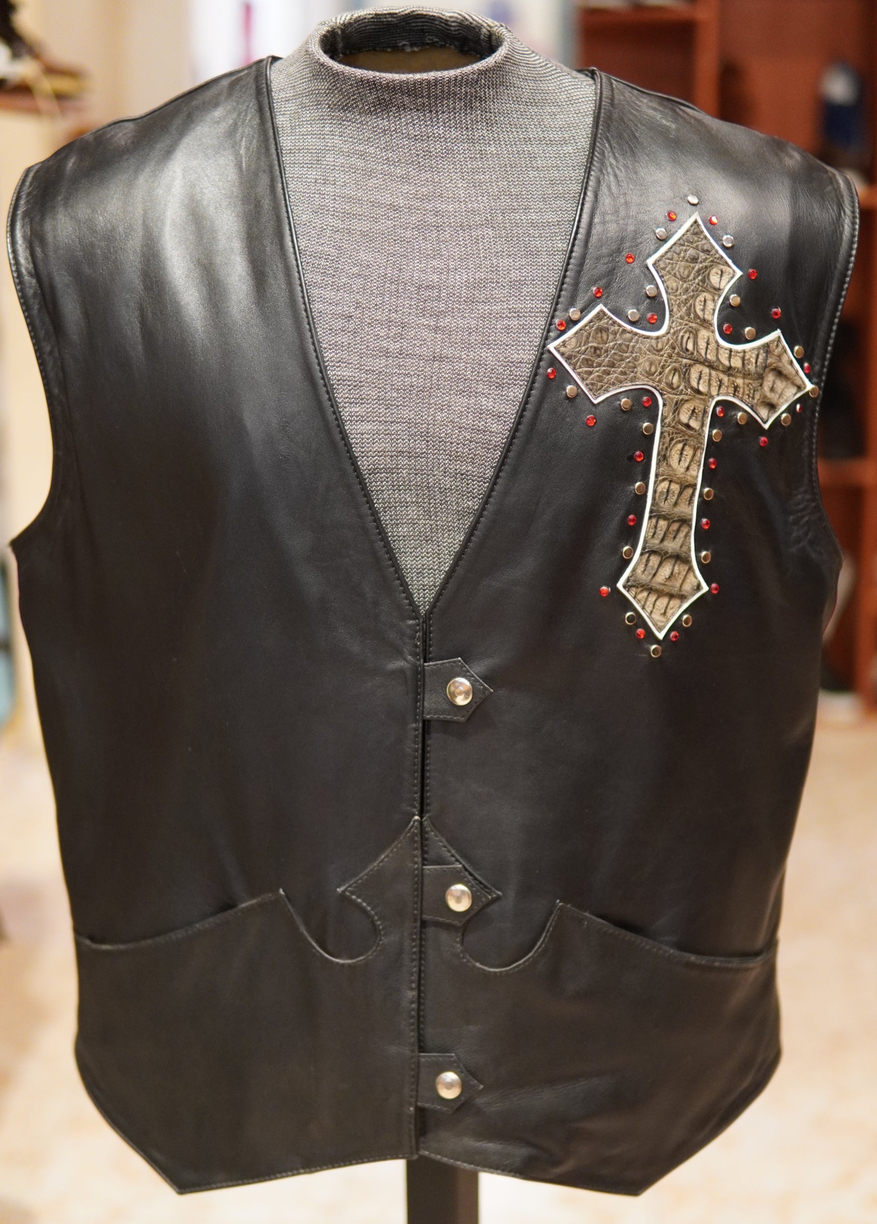 Leather Vest & Crocodile Cruises US XXL image 0