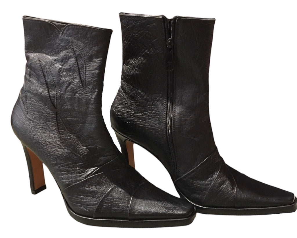 Leather Textured Heel Botin image 2